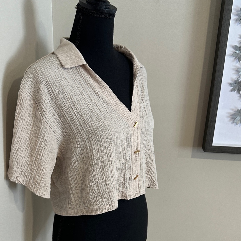 *KIRIOUS LA* Beige x Gold Button-Down Short Sleeve Crinkle Top Shirt Size Large - Picture 5 of 8